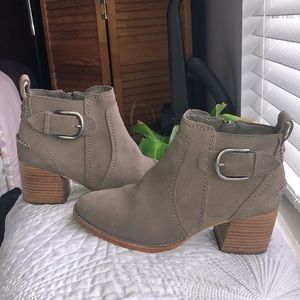 UGG LEAHY ANKLE BOOT